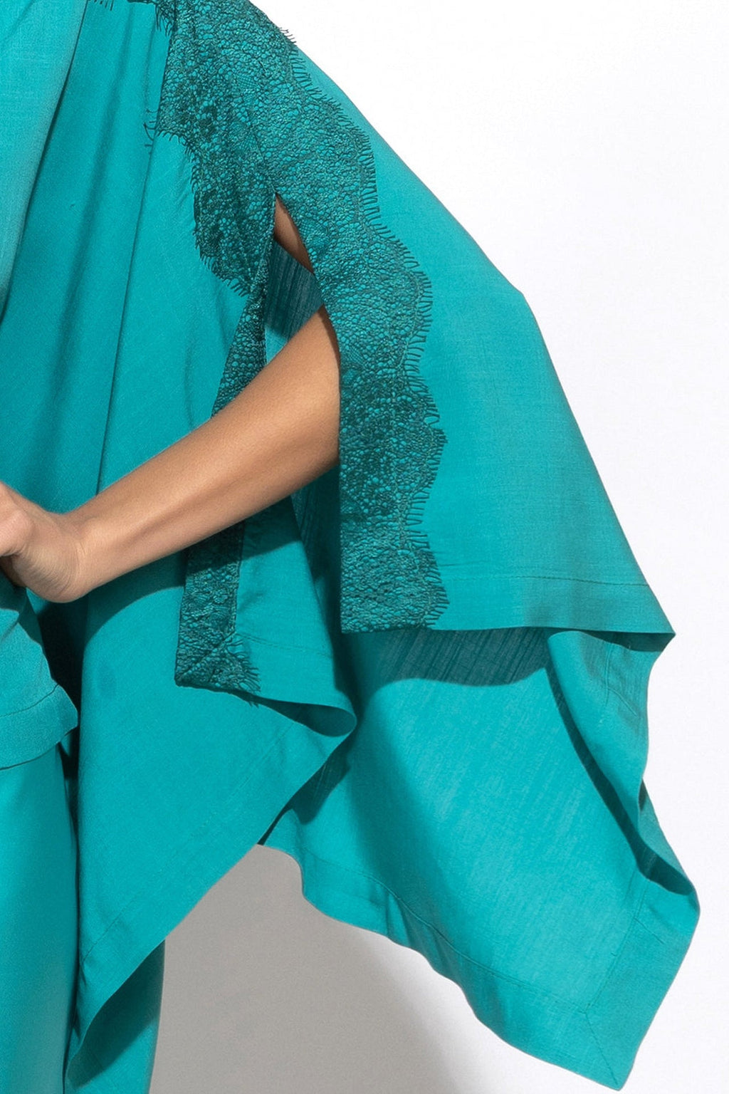 RELAXED VISCOSE TUNIC WITH SIDE SLITS AND LACE IN TURQUOISE - ESSENTIALS - Fashion Roots