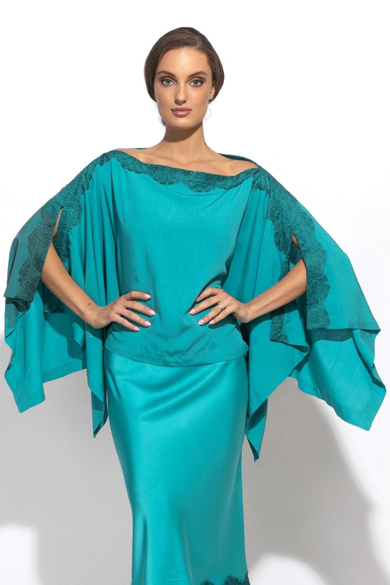 RELAXED VISCOSE TUNIC WITH SIDE SLITS AND LACE IN TURQUOISE - ESSENTIALS - Fashion Roots