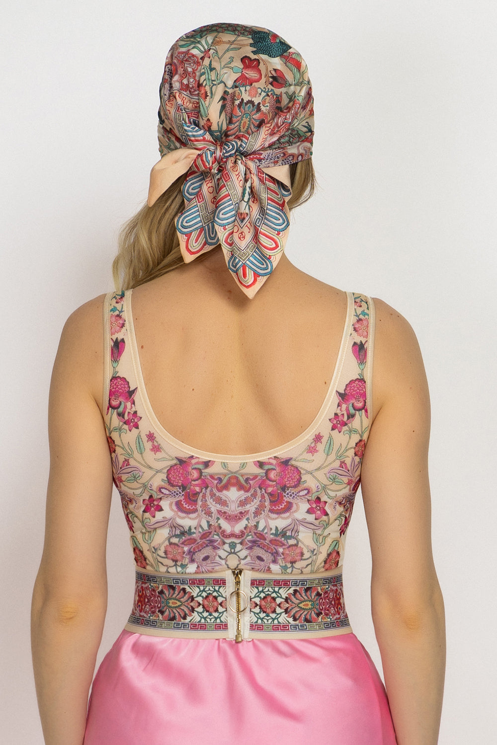 MESH BODYSUIT WITH DEEP SCOOP NECKLINE AND MODAL LINING - PAISLEY RED JIORO БОДИ ОТ МРЕЖА БЕЗ РЪКАВИ С ДЪЛБОКО ОБЛО ДЕКОЛТЕ И ПОДПЛАТА ОТ МЕК МОДАЛ - PAISLEY RED JIORO