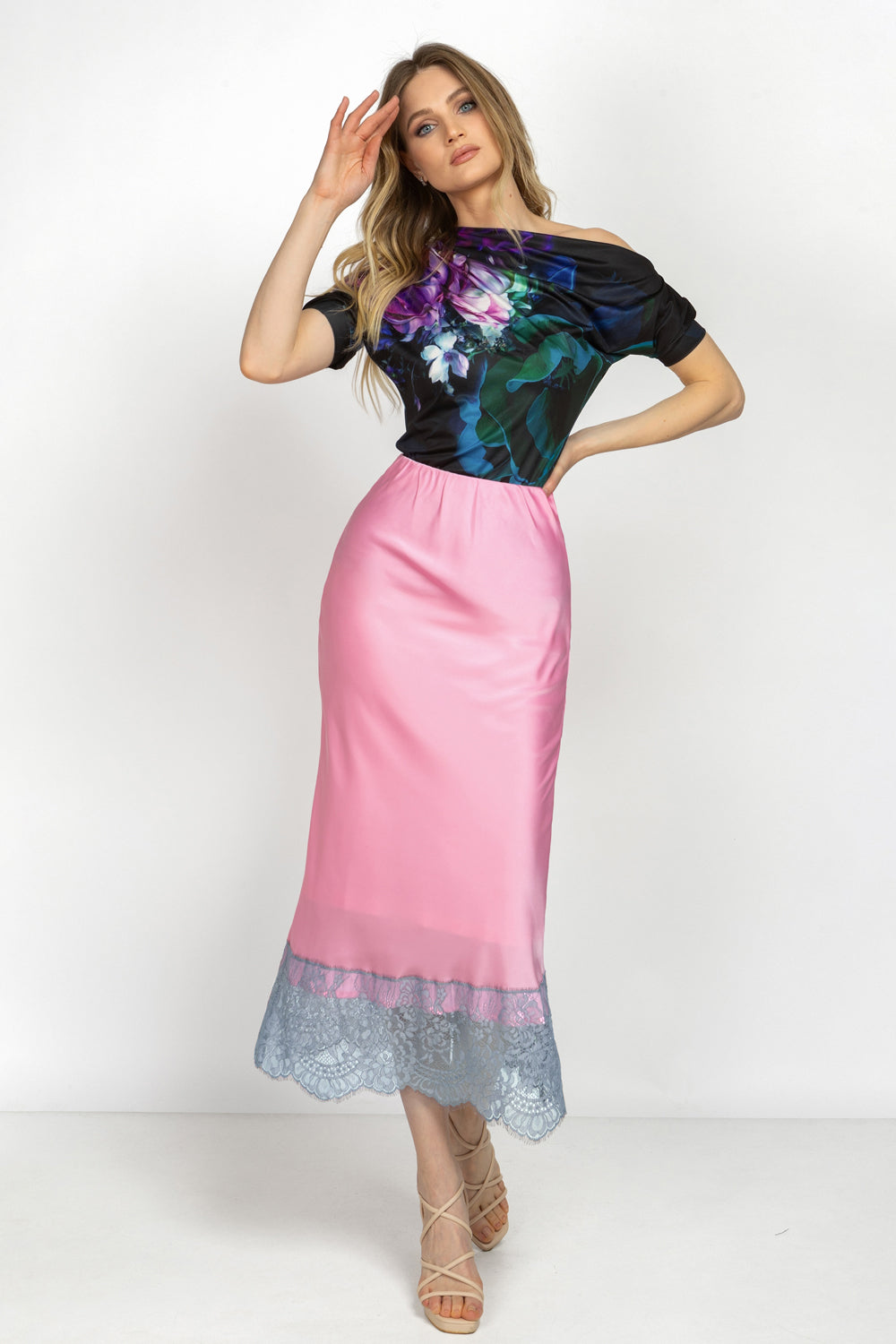 FLARED PINK SKIRT WITH LACE TRIM IN WHITE BLUE - ESSENTIALS JIORO САТЕНЕНА ПОЛА В РОЗОВО С ДАНТЕЛА И ЛАСТИЧЕН КОЛАН - ESSENTIALS JIORO