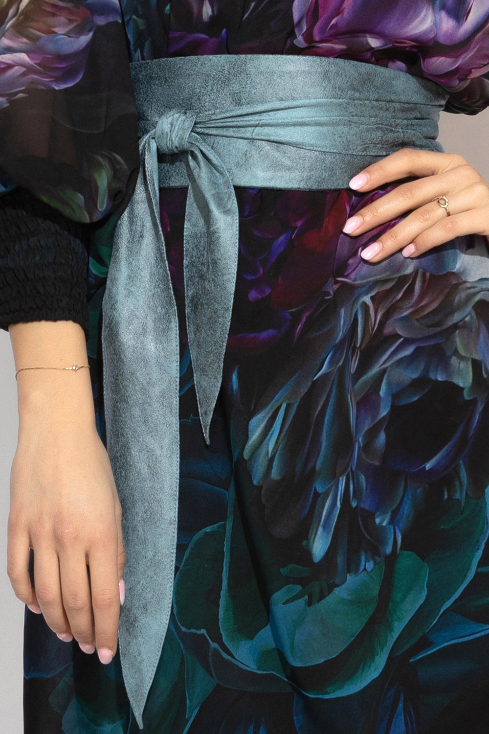 WRAP-STYLE BELT - SUEDE-LIKE IN BLUE - ESSENTIALS JIORO КОЛАН ОТ ВЕЛУР В АЗУРНО СИНЬО - ESSENTIALS JIORO