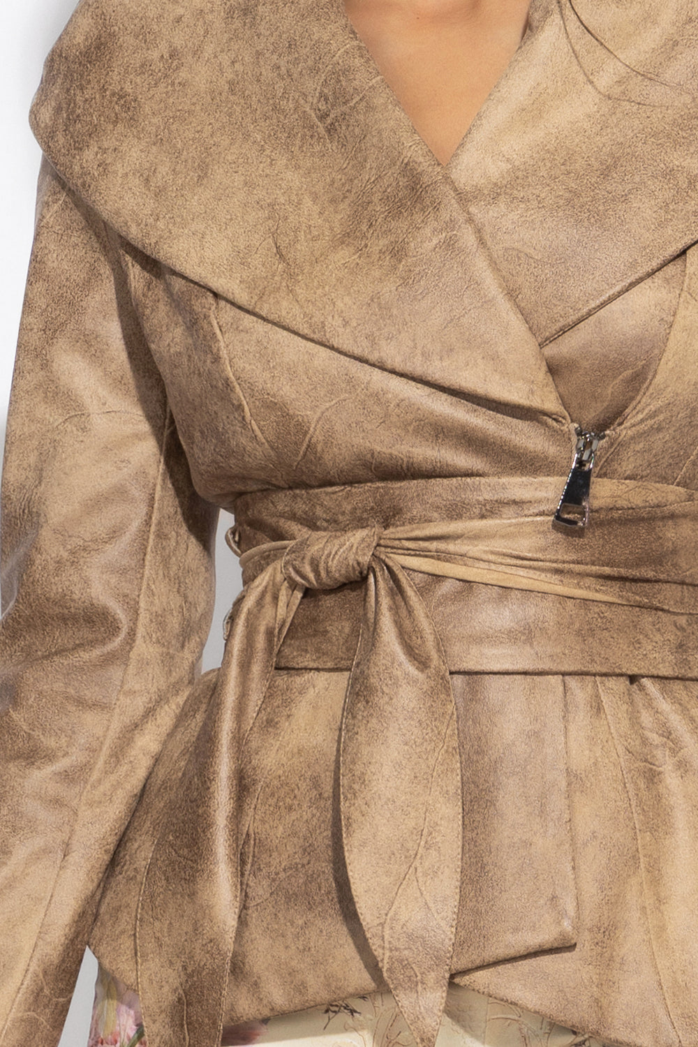 WRAP-STYLE BELT - SUEDE-LIKE IN CAPPUCCINO - ESSENTIALS JIORO КОЛАН ОТ ВЕЛУР В ЦВЯТ КАПУЧИНО - ESSENTIALS JIORO