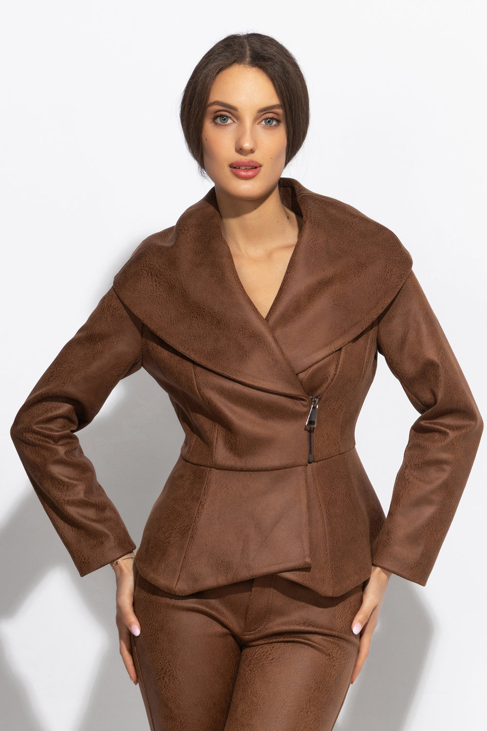 SUEDE-LOOK BLAZER WITH ASYMMETRICAL CLOSURE  IN BROWN- ESSENTIALS JIORO БЛЕЙЗЕР С ШАЛ ЯКА ОТ ВЕЛУР В КАФЯВО - ESSENTIALS JIORO
