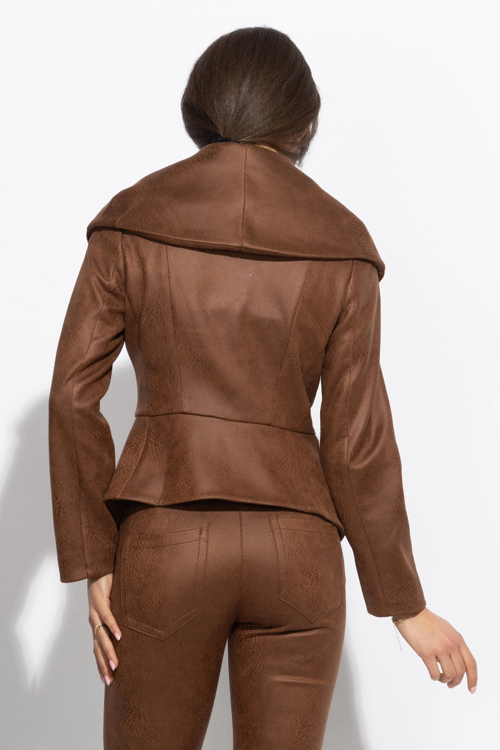 SUEDE-LOOK BLAZER WITH ASYMMETRICAL CLOSURE  IN BROWN- ESSENTIALS JIORO БЛЕЙЗЕР С ШАЛ ЯКА ОТ ВЕЛУР В КАФЯВО - ESSENTIALS JIORO