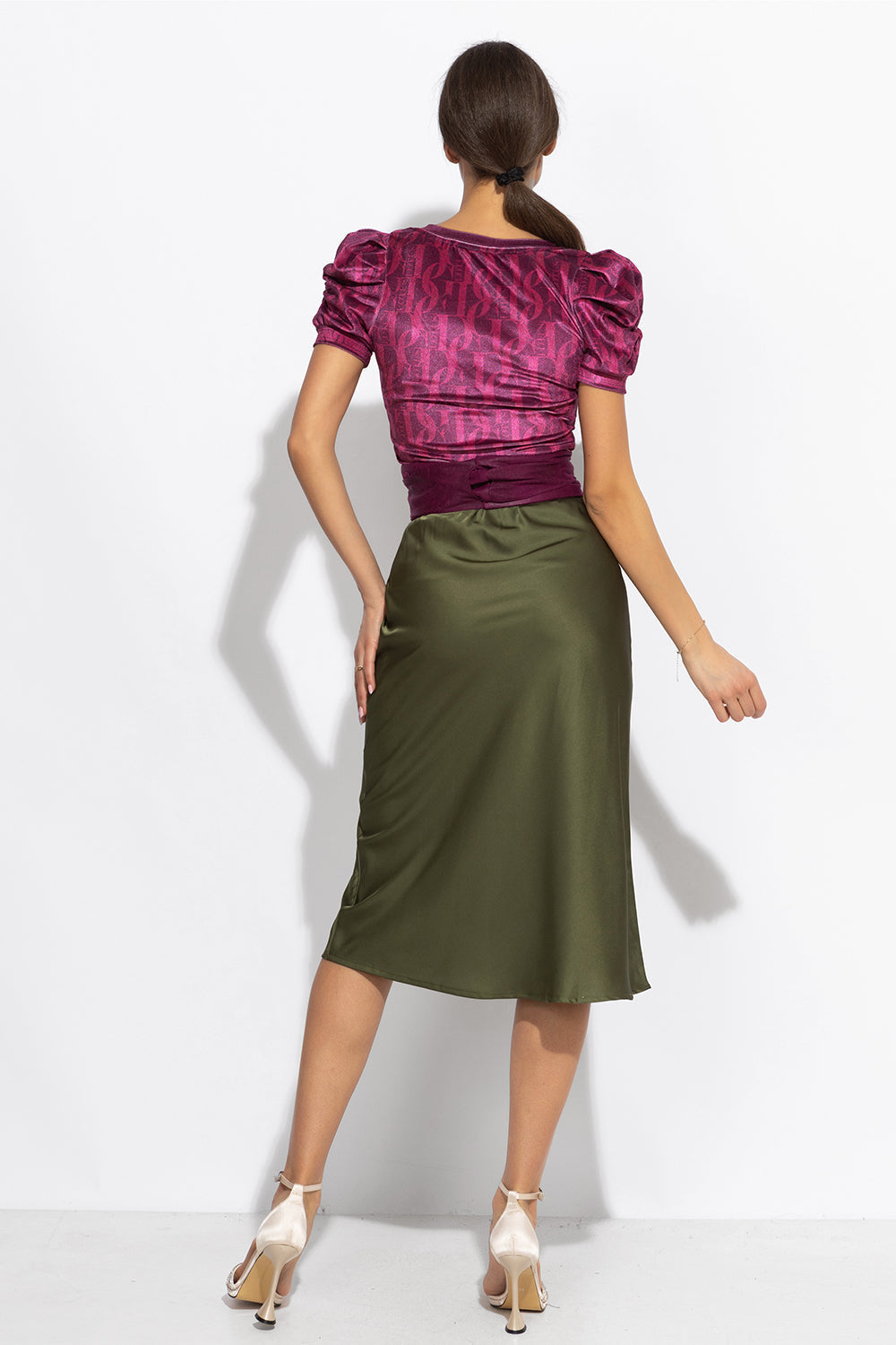 JUPE EN SATIN COUPE BIAIS AVEC CEINTURE ÉLASTIQUE VERT OLIVE - ESSENTIALS