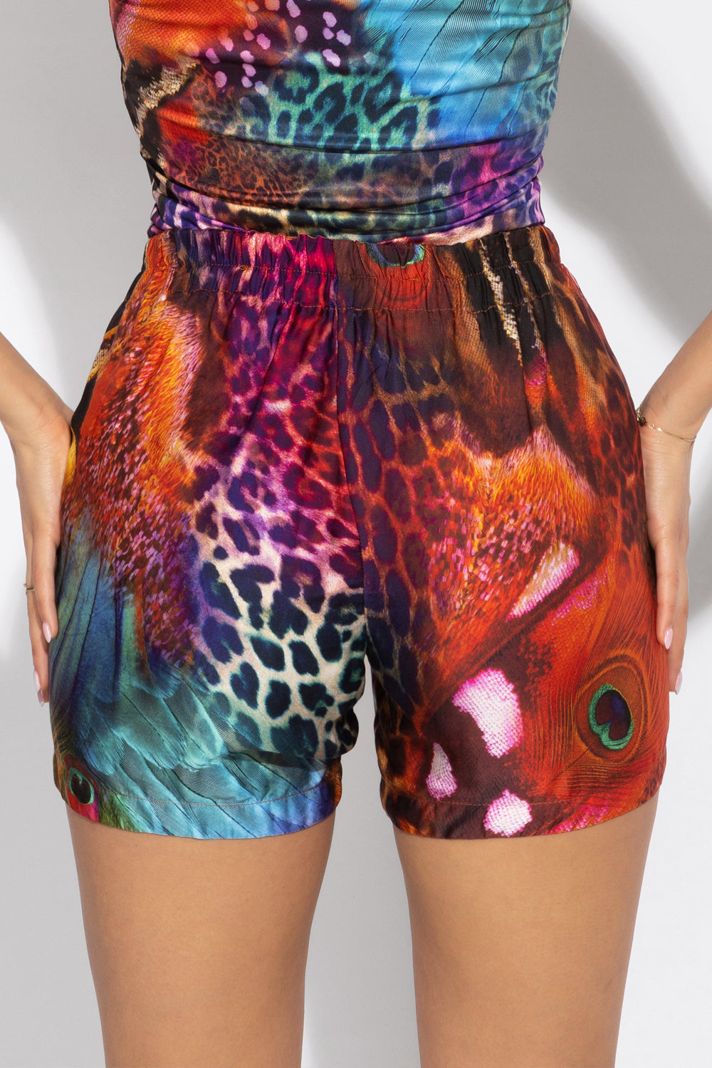 WOMEN'S SATIN VISCOSE SHORTS - LEO NEON WILD JIORO ДАМСКИ ШОРТИ ЛЪСКАВА ВИСКОЗА - LEO NEON JIORO