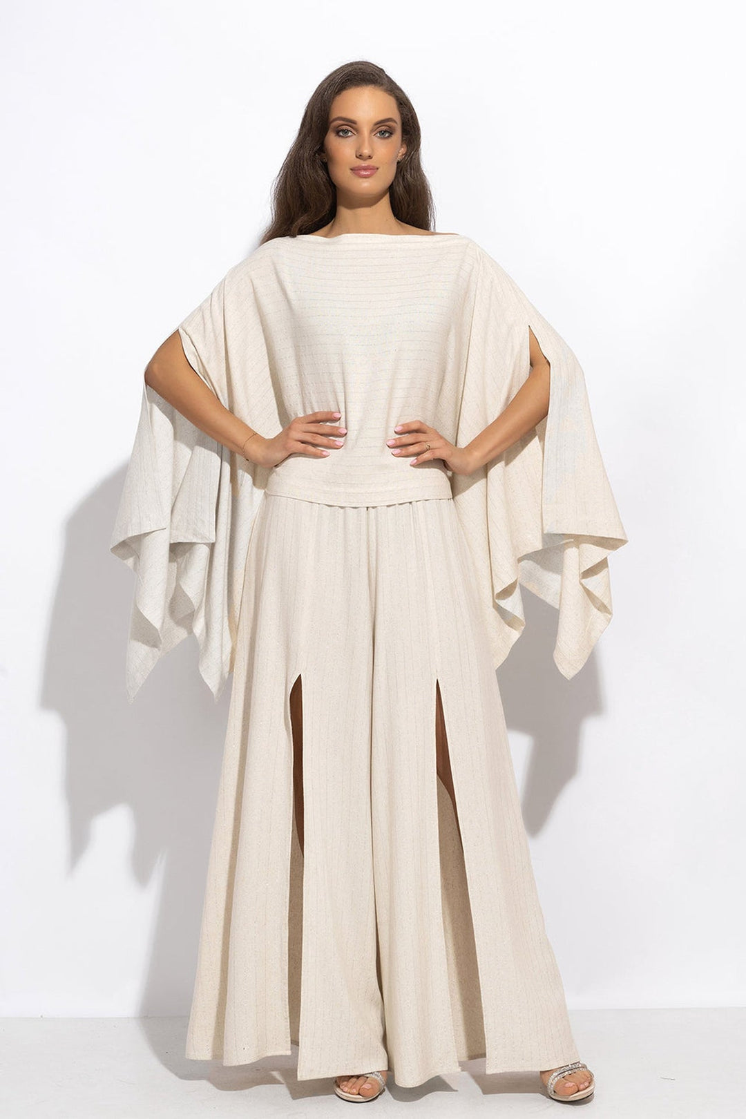HIGH-WAISTED VISCOSE-LINEN PANTS WITH SLITS IN ECRU STRIPED - ESSENTIALS JIORO ПАНТАЛОН С ВИСОКА ТАЛИЯ ОТ ВИСКОЗА И ЛЕН СЪС СТРАНИЧНИ ЦЕПКИ В ЕКРЮ РАЙЕ - ESSENTIALS JIORO