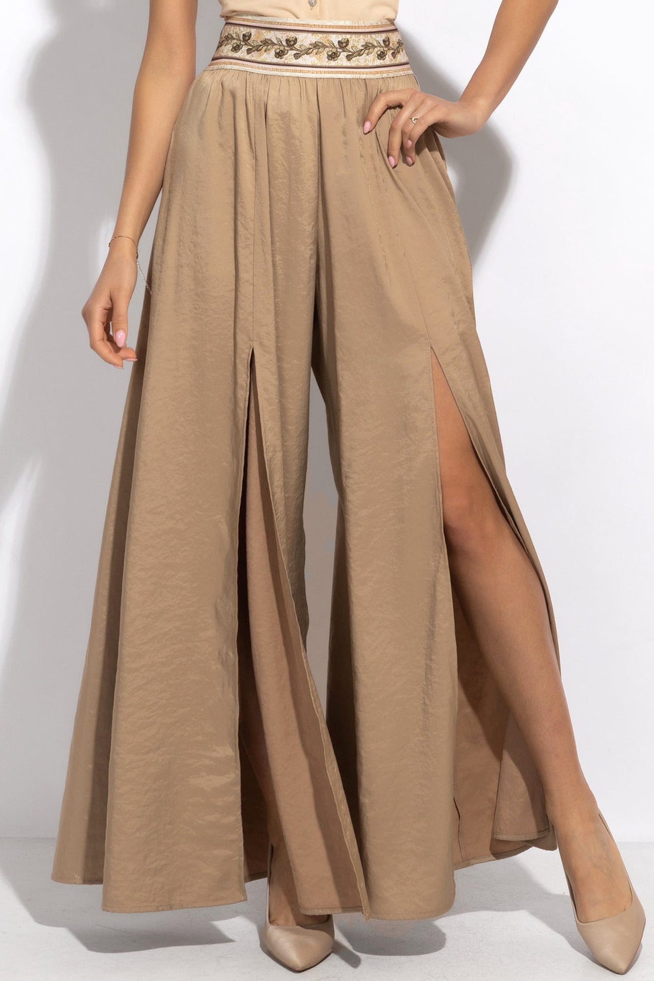 HIGH-WAISTED PANTS CUPRO TOUCH WITH SLITS IN BEIGE - ESSENTIALS - Fashion Roots