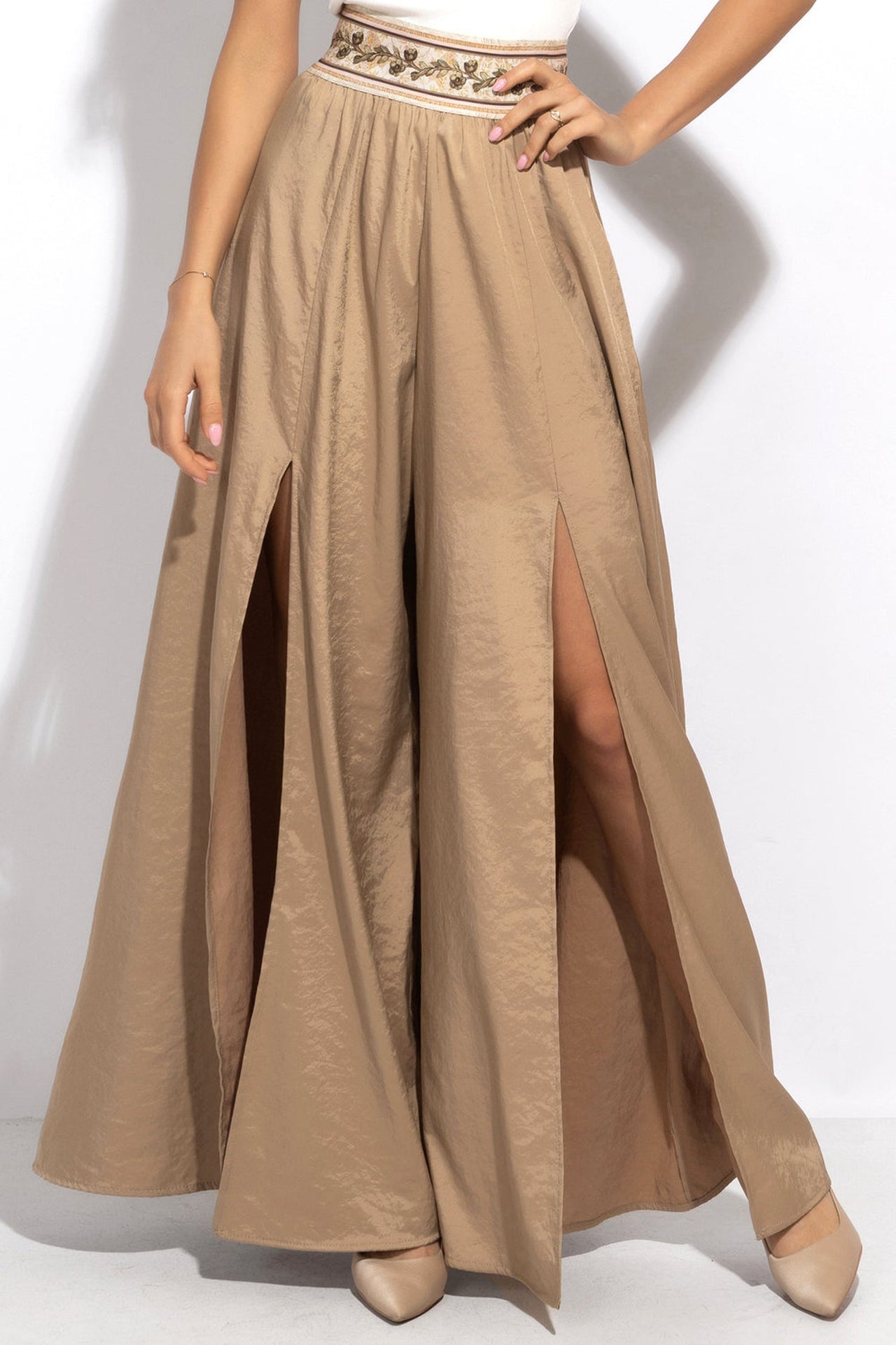 HIGH-WAISTED PANTS CUPRO TOUCH WITH SLITS IN BEIGE - ESSENTIALS - Fashion Roots