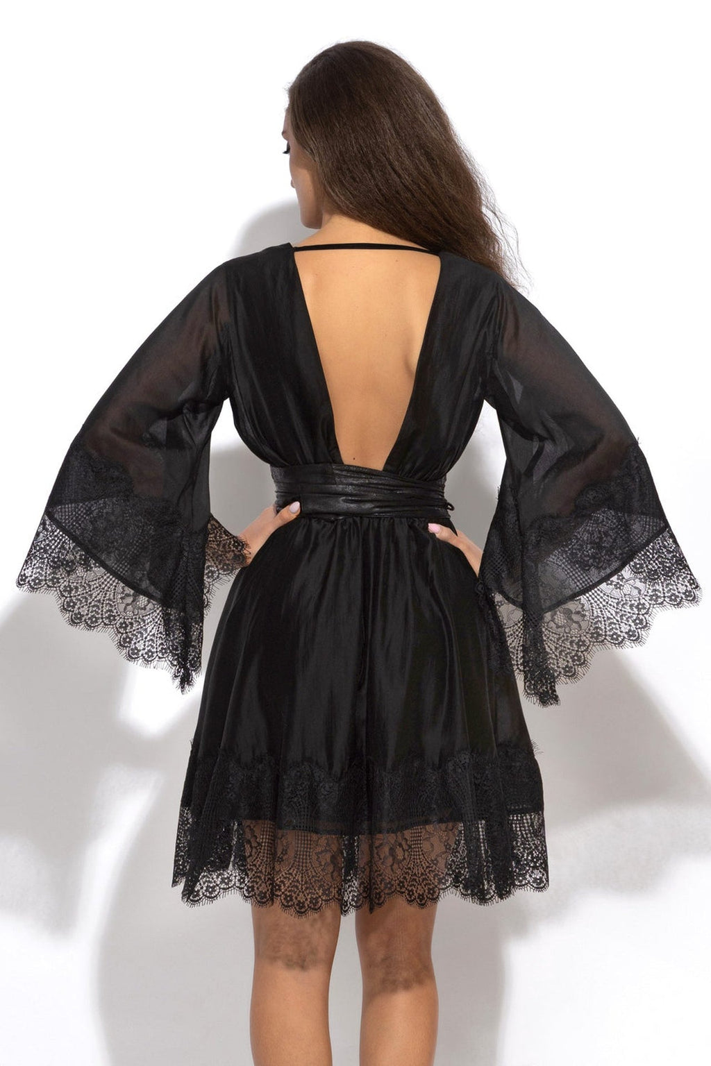 ROBE COURTE EN TENCEL AVEC DENTELLE NOIRE - ESSENTIALS