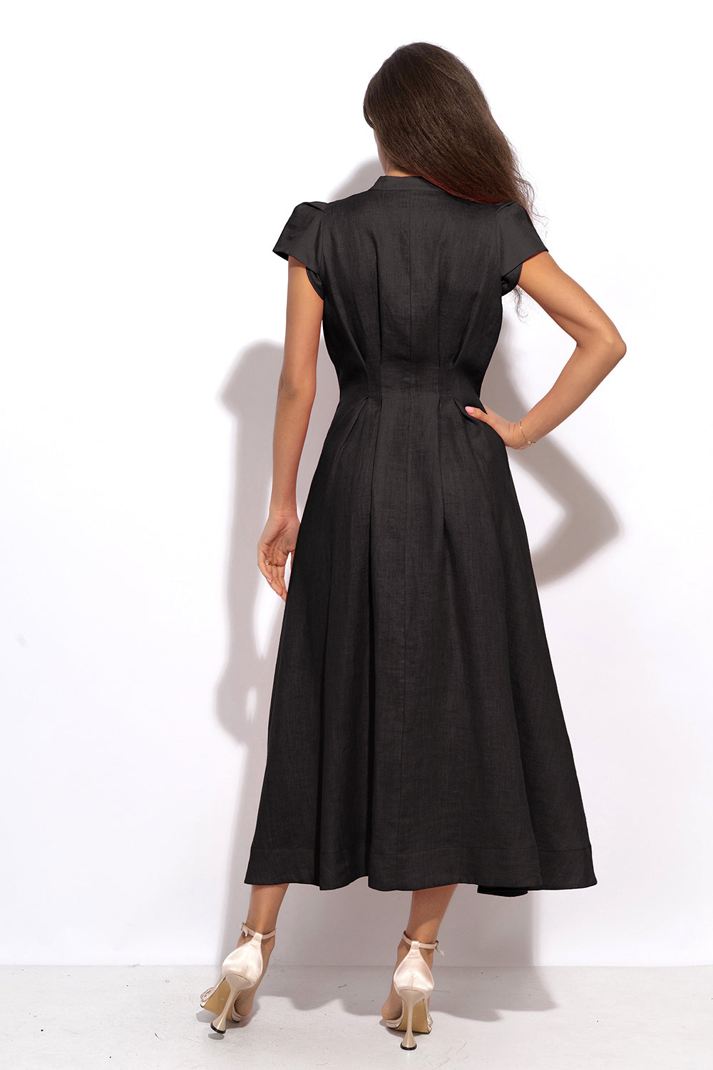 ROBE LONGUE ÉVASÉE EN LIN NOIRE - ESSENTIALS