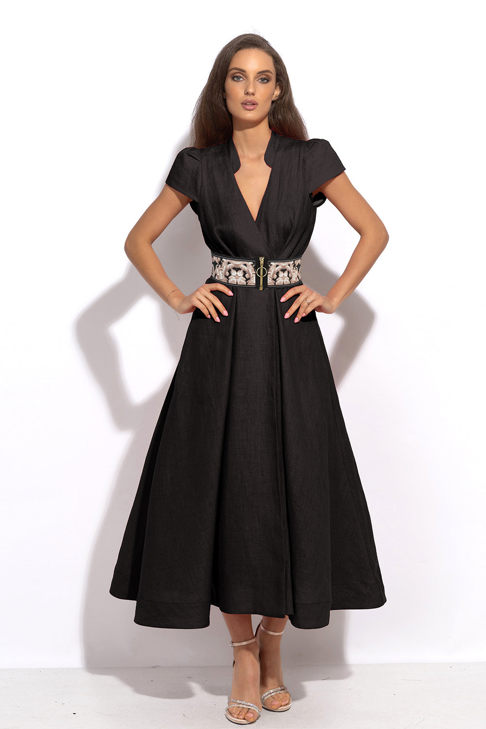 ROBE LONGUE ÉVASÉE EN LIN NOIRE - ESSENTIALS
