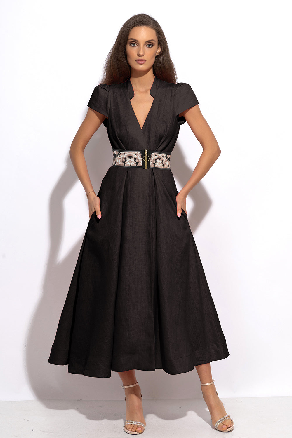 ROBE LONGUE ÉVASÉE EN LIN NOIRE - ESSENTIALS