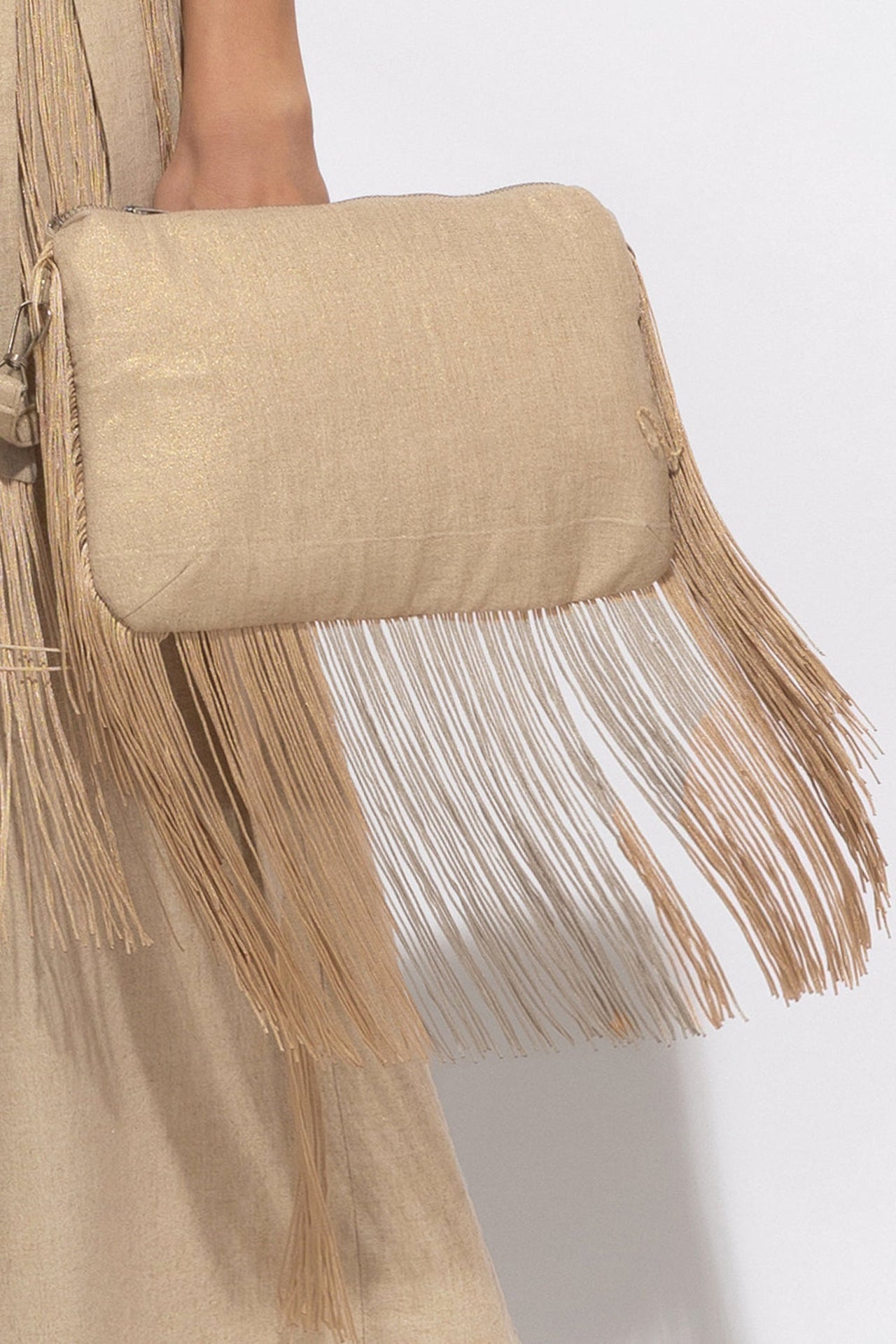 CLUTCH IN GOLDEN LINEN - ESSENTIALS
