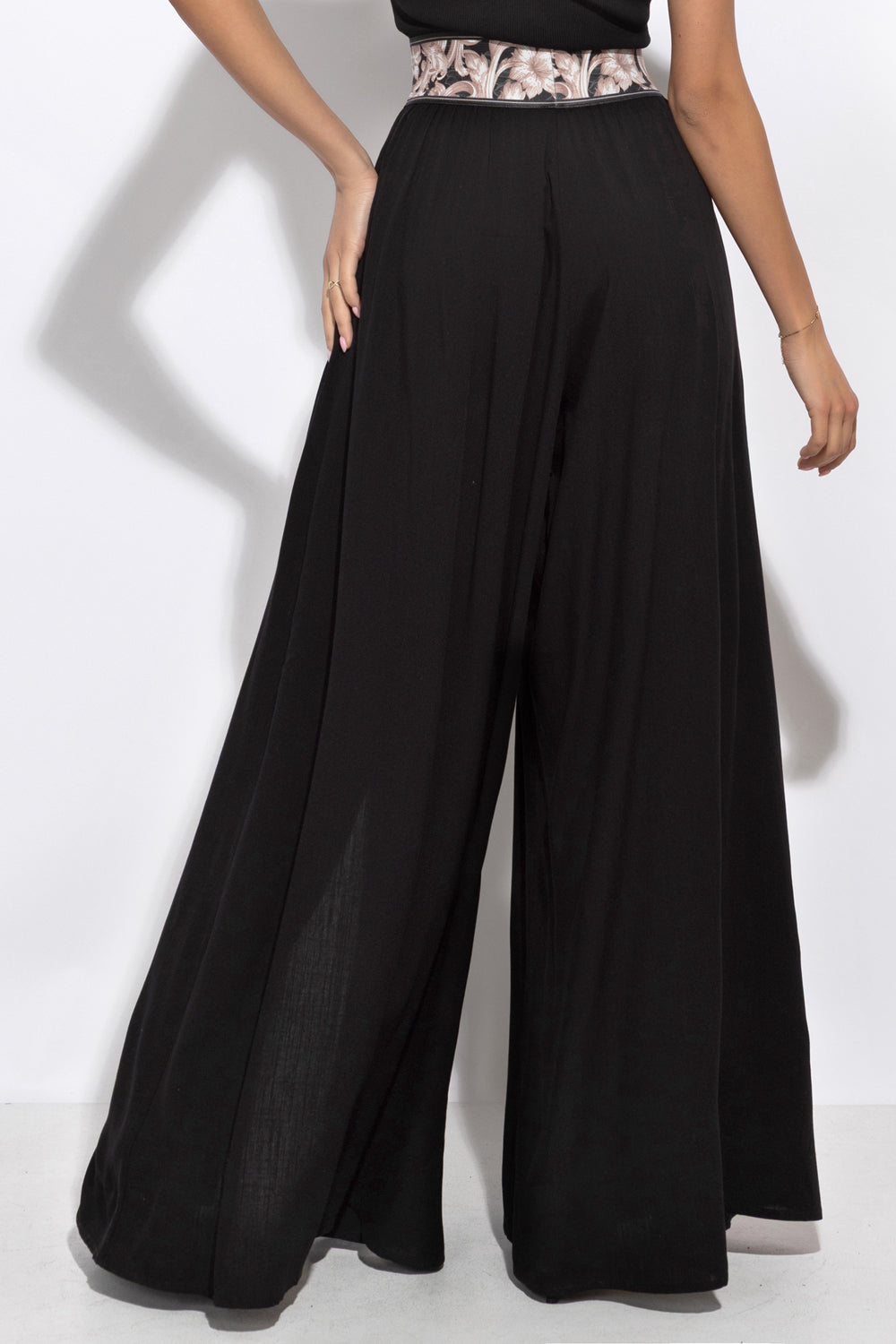 BLACK VISCOSE PANTS WITH ELASTIC WAIST IN BAROQUE PEARL AND SLITS - ESSENTIALS - Fashion Roots