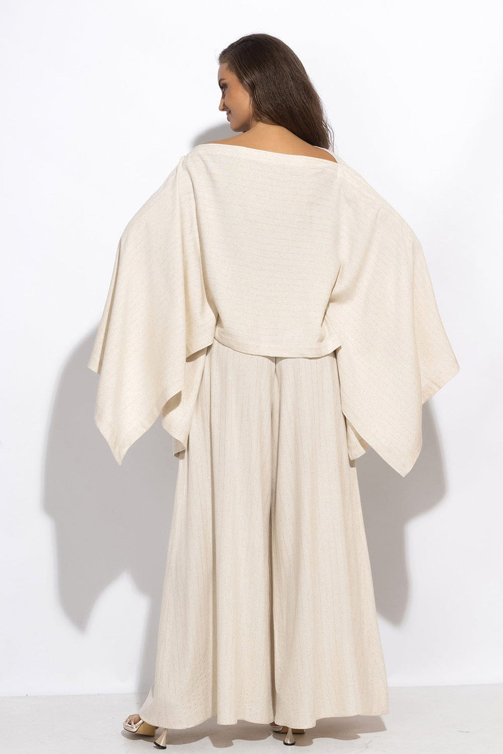 HIGH-WAISTED VISCOSE-LINEN PANTS WITH SLITS IN ECRU STRIPED - ESSENTIALS JIORO ПАНТАЛОН С ВИСОКА ТАЛИЯ ОТ ВИСКОЗА И ЛЕН СЪС СТРАНИЧНИ ЦЕПКИ В ЕКРЮ РАЙЕ - ESSENTIALS JIORO