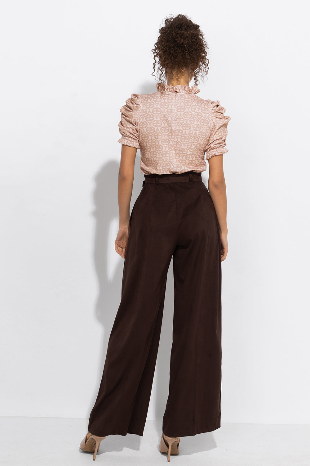 HIGH-WAISTED WIDE-LEG PANTS IN SUEDE-EFFECT DARK BROWN - ESSENTIALS JIORO ПАНТАЛОН С ВИСОКА ТАЛИЯ И ШИРОКИ КРАЧОЛИ С ЕФЕКТ НА ВЕЛУР В КАФЯВО - ESSENTIALS JIORO