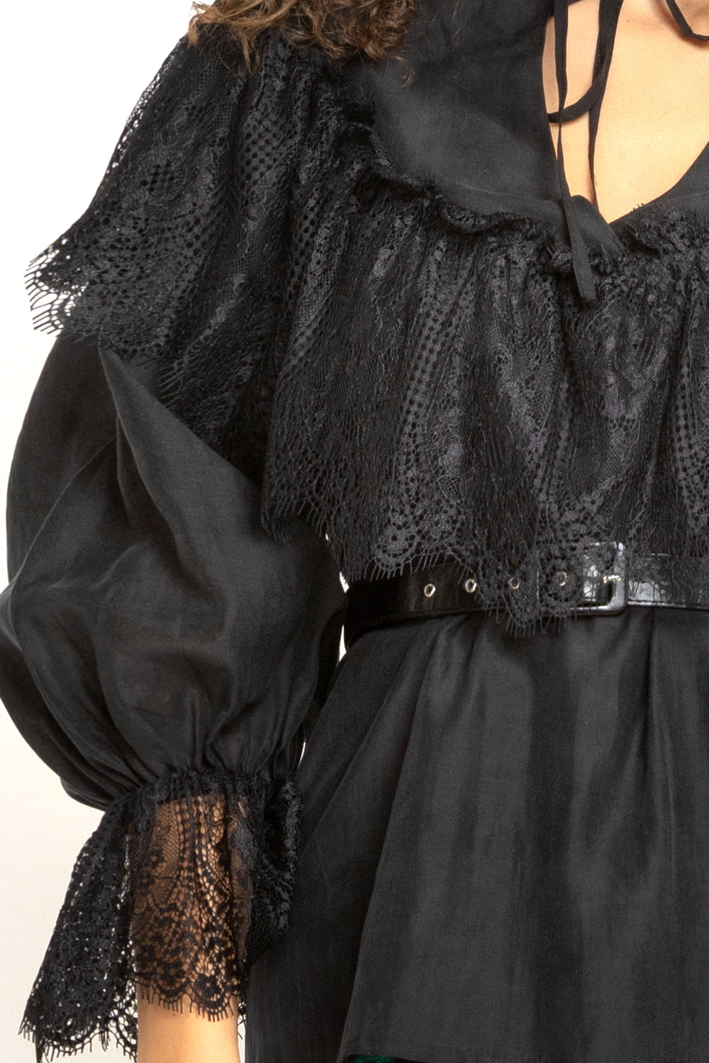 BOHEMIAN BLACK BLOUSE WITH PUFF SLEEVES AND LACE DETAILS - ESSENTIALS