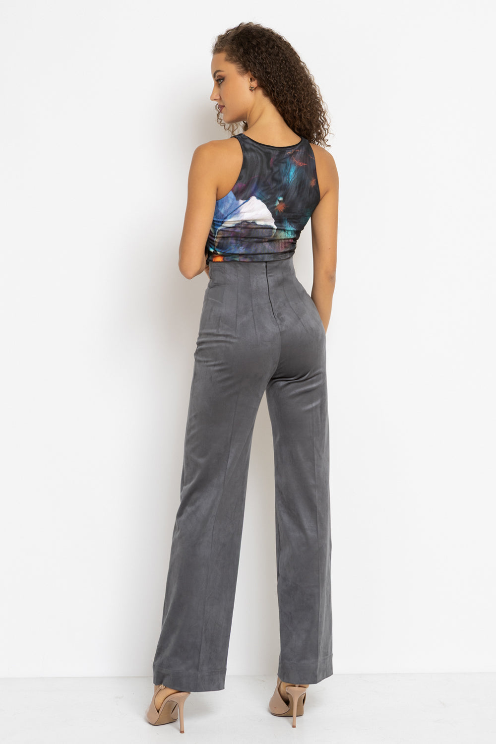 HIGH WAIST WIDE LEG PANTS IN GREY SUEDE - ESSENTIALS JIORO ПАНТАЛОН С ВИСОКА ТАЛИЯ И ШИРОК КРАЧОЛ ОТ СИВ ВЕЛУР - ESSENTIALS JIORO