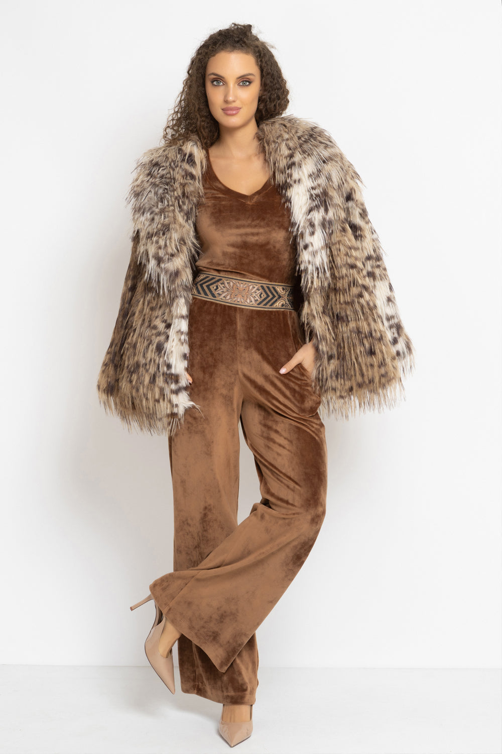VELVET WIDE-LEG TROUSERS WITH ELASTIC WAIST IN CAMEL - ESSENTIALS JIORO ПАНТАЛОН ОТ КАДИФЕ С ШИРОК КРАЧОЛ И ЛАСТИК В ТАЛИЯ В КАМЕЛ - ESSENTIALS JIORO