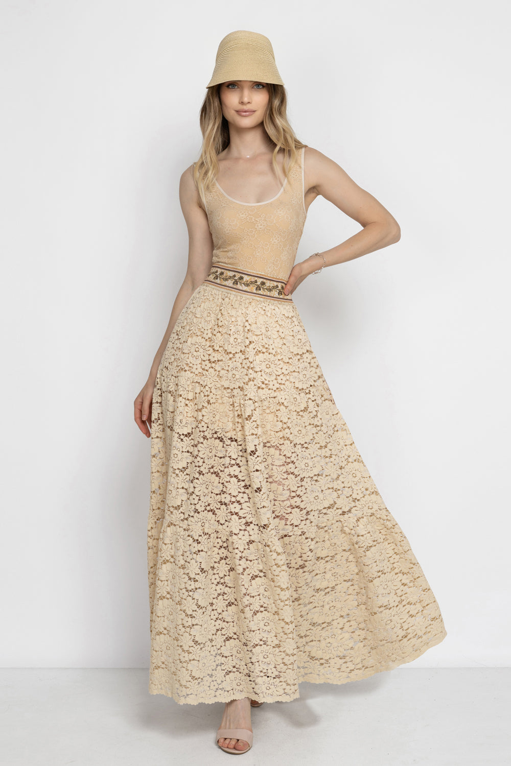 BEIGE BOHO LACE SKIRT WITH SHORT LINING - ESSENTIALS JIORO ДАНТЕЛЕНА БОХО ПОЛА В БЕЖОВО С КЪСА ПОДПЛАТА - ESSENTIALS JIORO