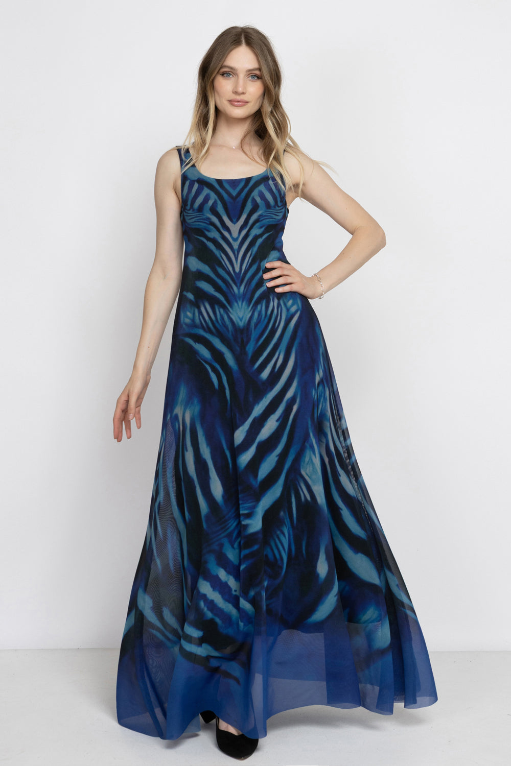 SLEEVELESS LONG MESH DRESS WITH SOFT MODAL LINING - SHADES OF BLUE JIORO ДЪЛГА РОКЛЯ ОТ МРЕЖА БЕЗ РЪКАВИ С ПОДПЛАТА ОТ МОДАЛ - SHADES OF BLUE JIORO