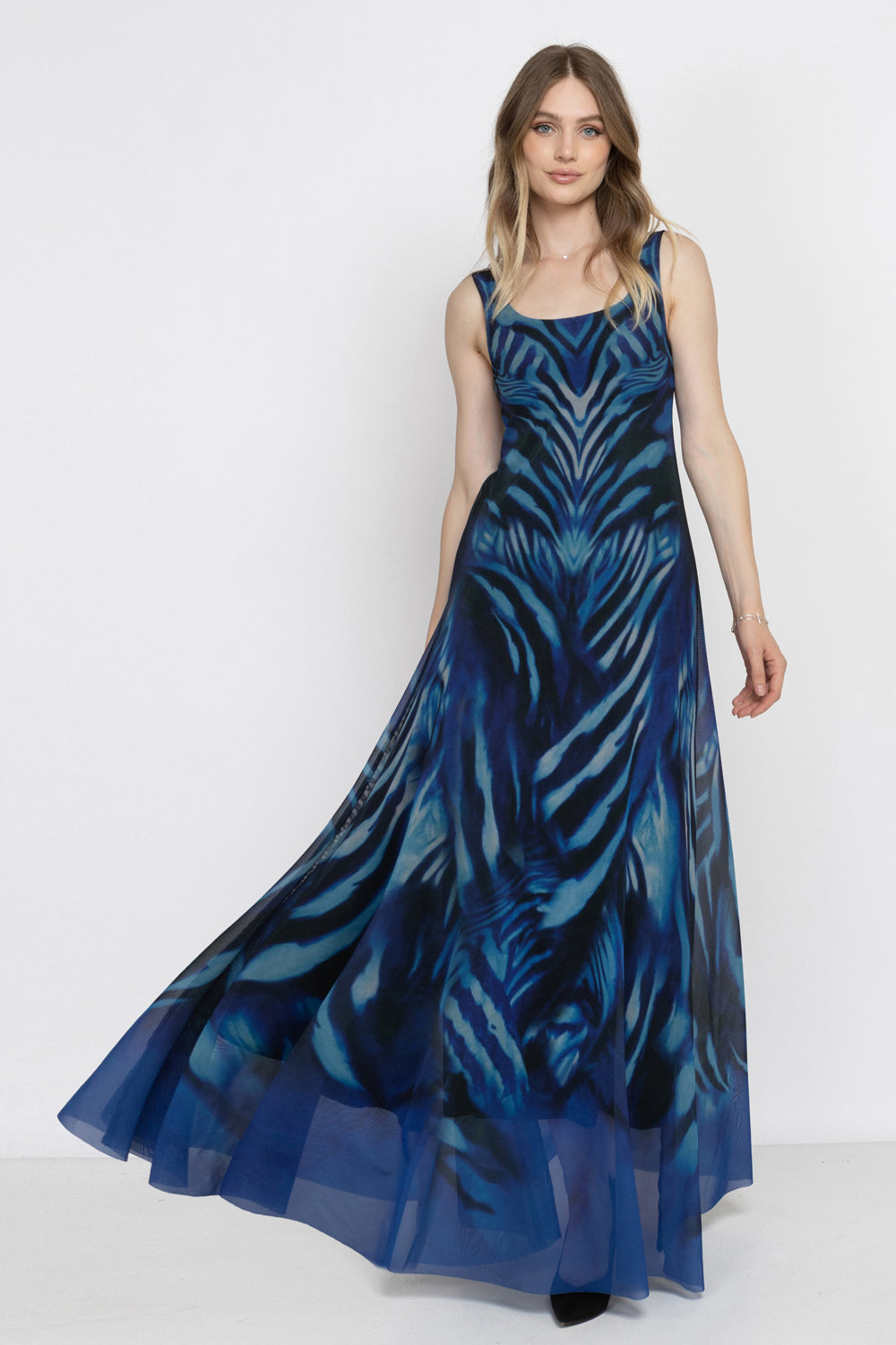 SLEEVELESS LONG MESH DRESS WITH SOFT MODAL LINING - SHADES OF BLUE JIORO ДЪЛГА РОКЛЯ ОТ МРЕЖА БЕЗ РЪКАВИ С ПОДПЛАТА ОТ МОДАЛ - SHADES OF BLUE JIORO