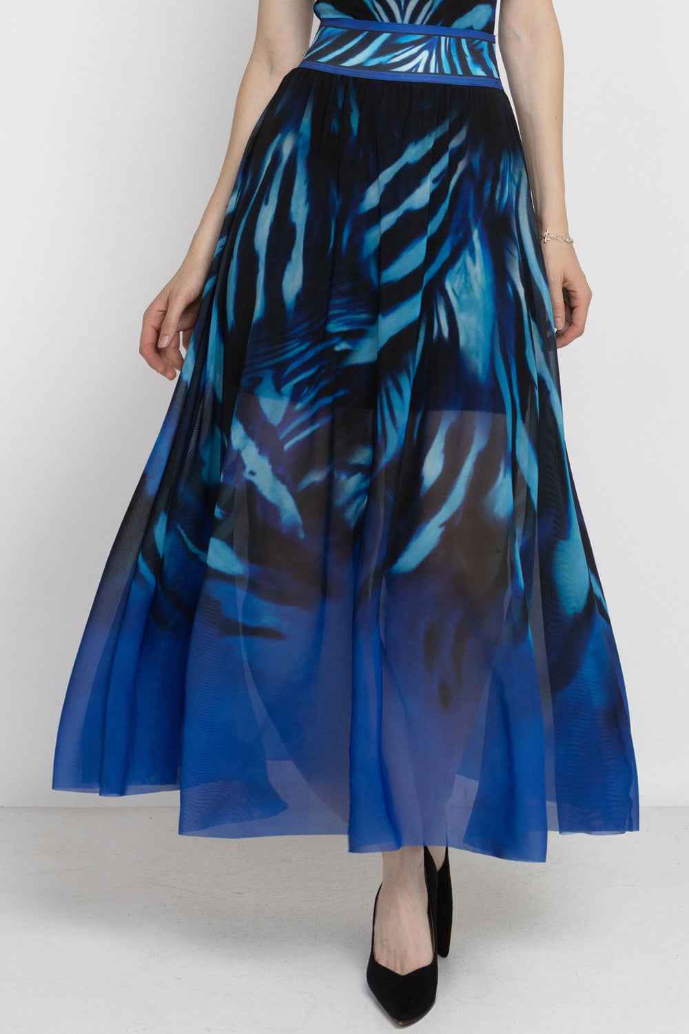 FLARED MESH SKIRT WITH MODAL LINING - SHADES OF BLUE