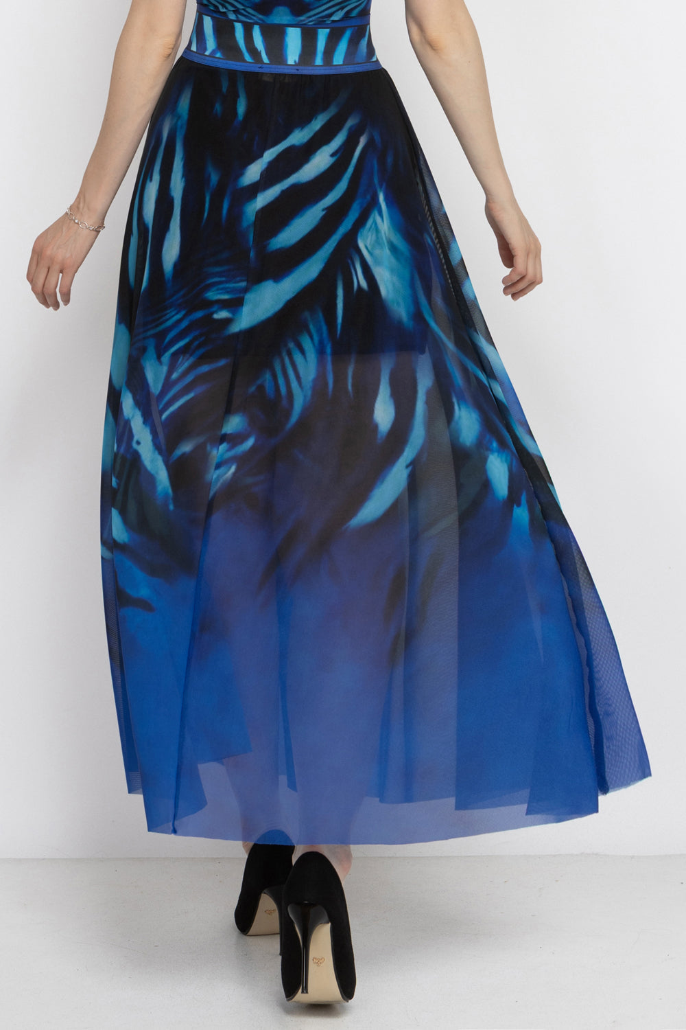 FLARED MESH SKIRT WITH MODAL LINING - SHADES OF BLUE JIORO ДЪЛГА ПОЛА ОТ МРЕЖА С ПОДПЛАТА ОТ МОДАЛ - SHADES OF BLUE JIORO 