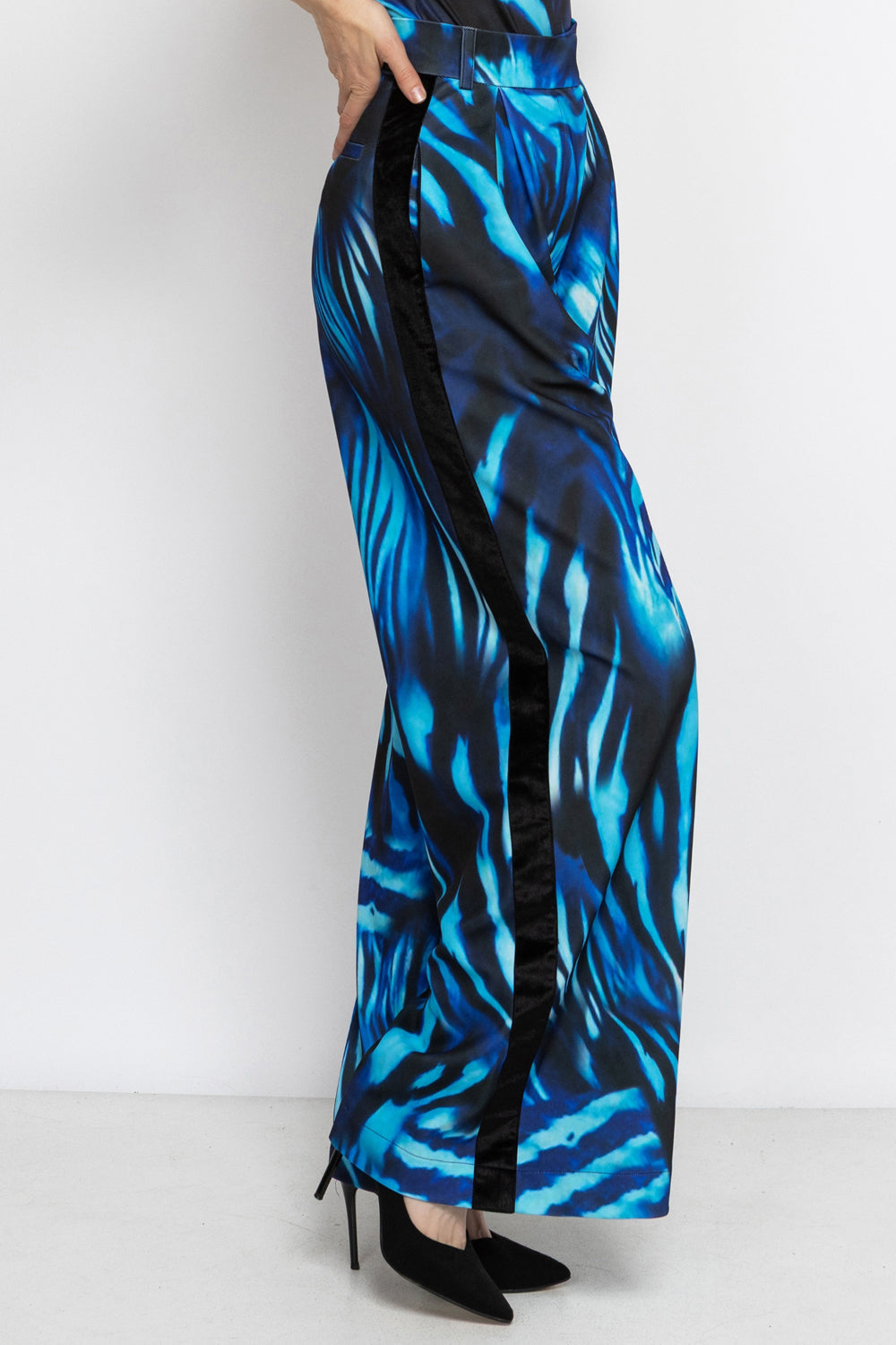 PLEATED WIDE-LEG VISCOSE PANTS - SHADES OF BLUE
