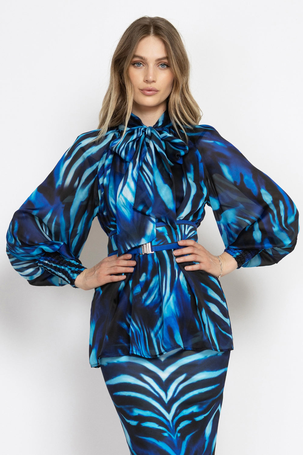 BOHEMIAN BLOUSE WITH PUFF SLEEVES AND TIE-FRONT COLLAR - SHADES OF BLUE