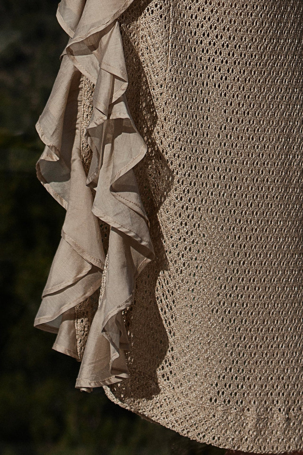 JUPE LONGUE EN MAILLE DE COTON À VOLANTS BEIGE – ESSENTIALS
