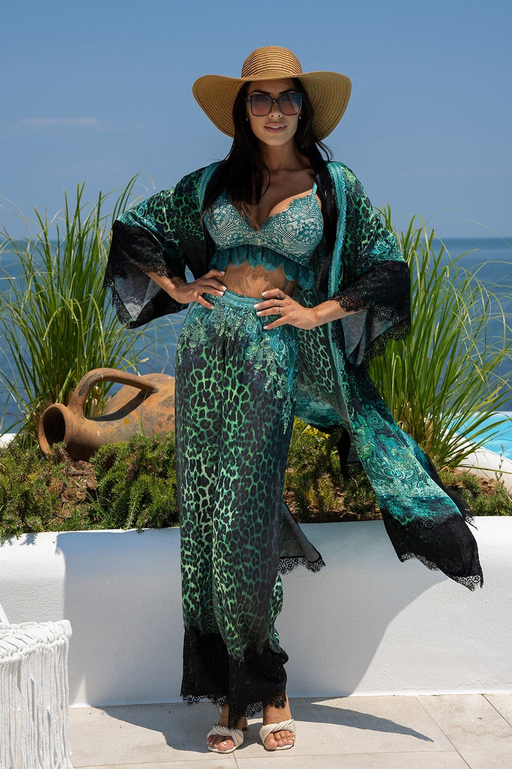 Haut en dentelle verte - Les essentiels