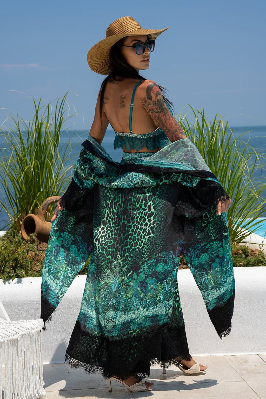 Haut en dentelle verte - Les essentiels