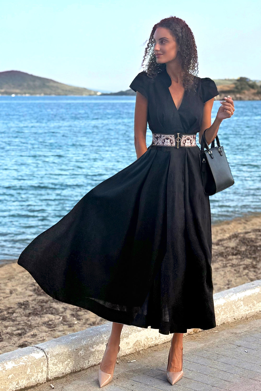 ROBE LONGUE ÉVASÉE EN LIN NOIRE - ESSENTIALS