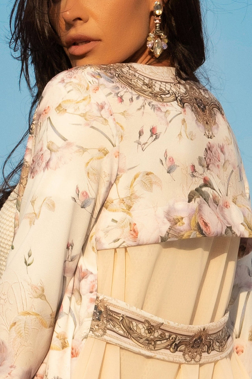 CARDIGAN ÉLÉGANT IMPRIMÉ AVEC DOS EN MOUSSELINE - FLEURS BAROQUES