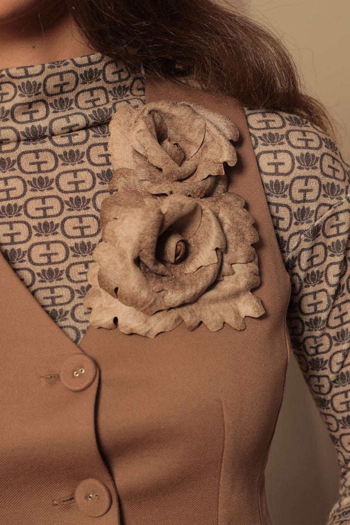BROCHE MOYENNE ROSE BEIGE ASPECT DAIM