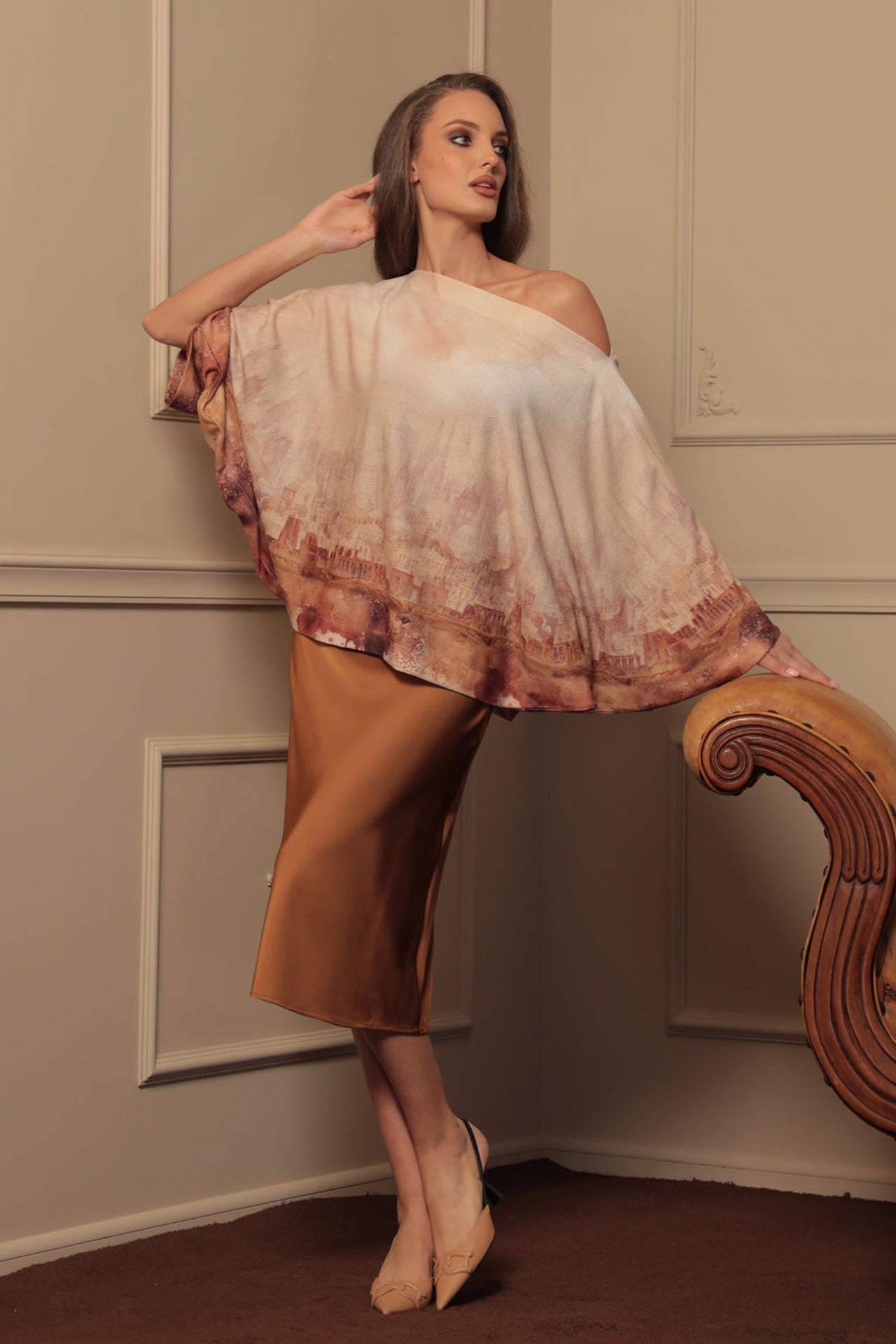 LOOSE TUNIC WITH BATWING SLEEVES - ANCIENT TOWN