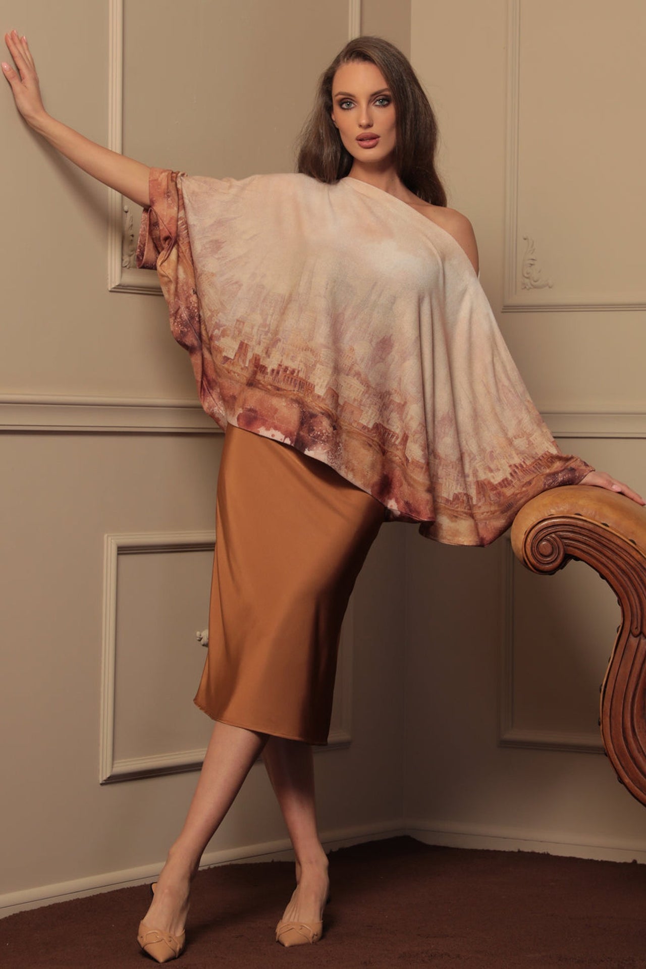 LOOSE TUNIC WITH BATWING SLEEVES - ANCIENT TOWN