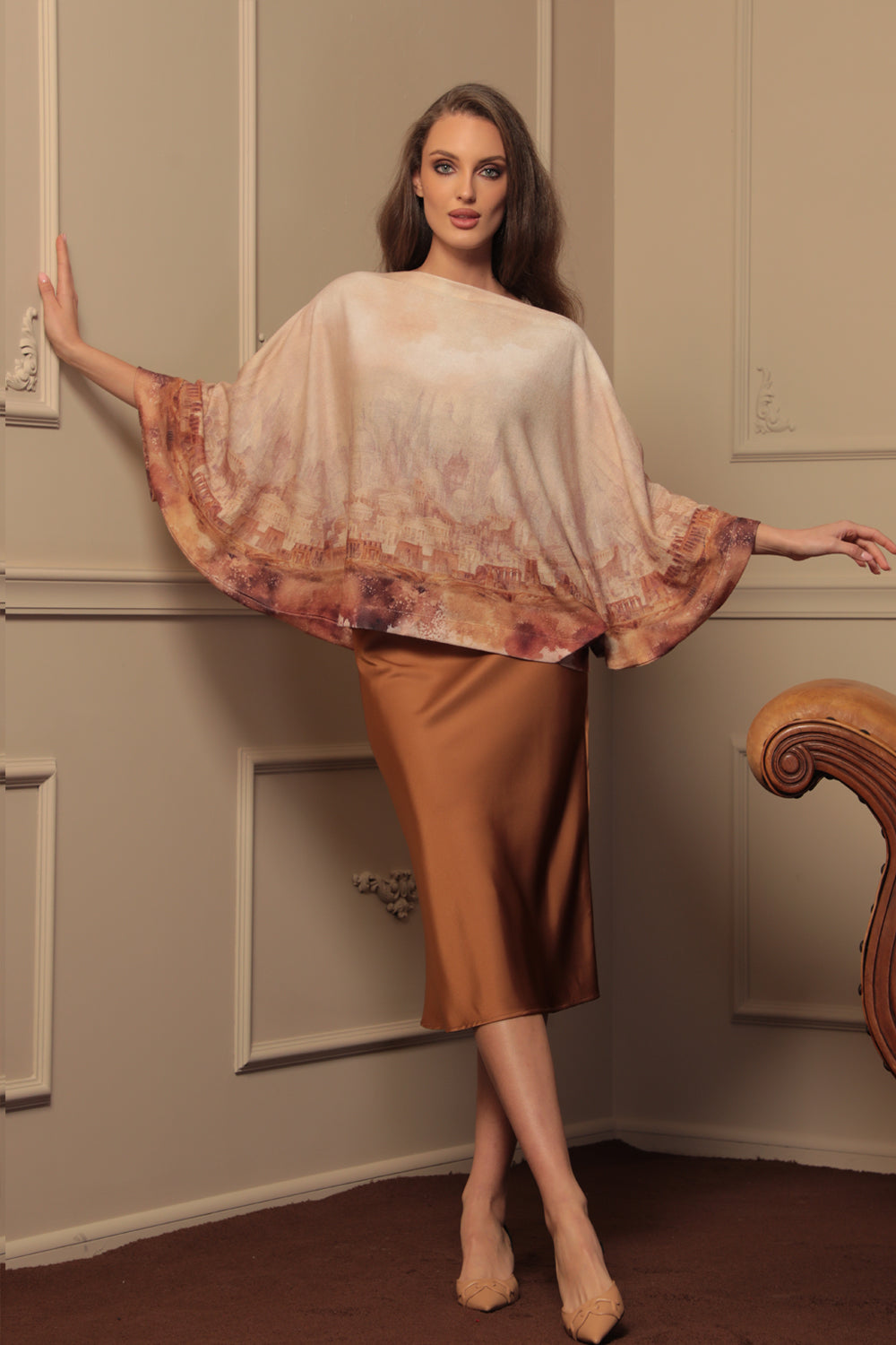 LOOSE TUNIC WITH BATWING SLEEVES - ANCIENT TOWN
