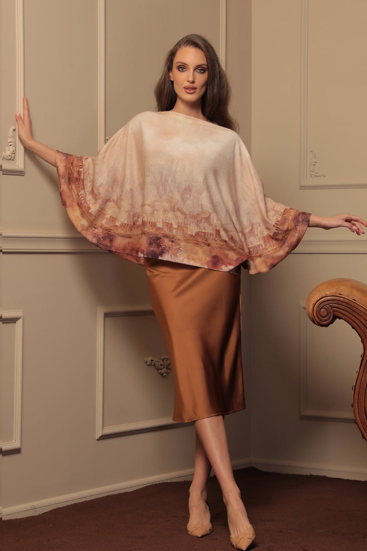 LOOSE TUNIC WITH BATWING SLEEVES - ANCIENT TOWN