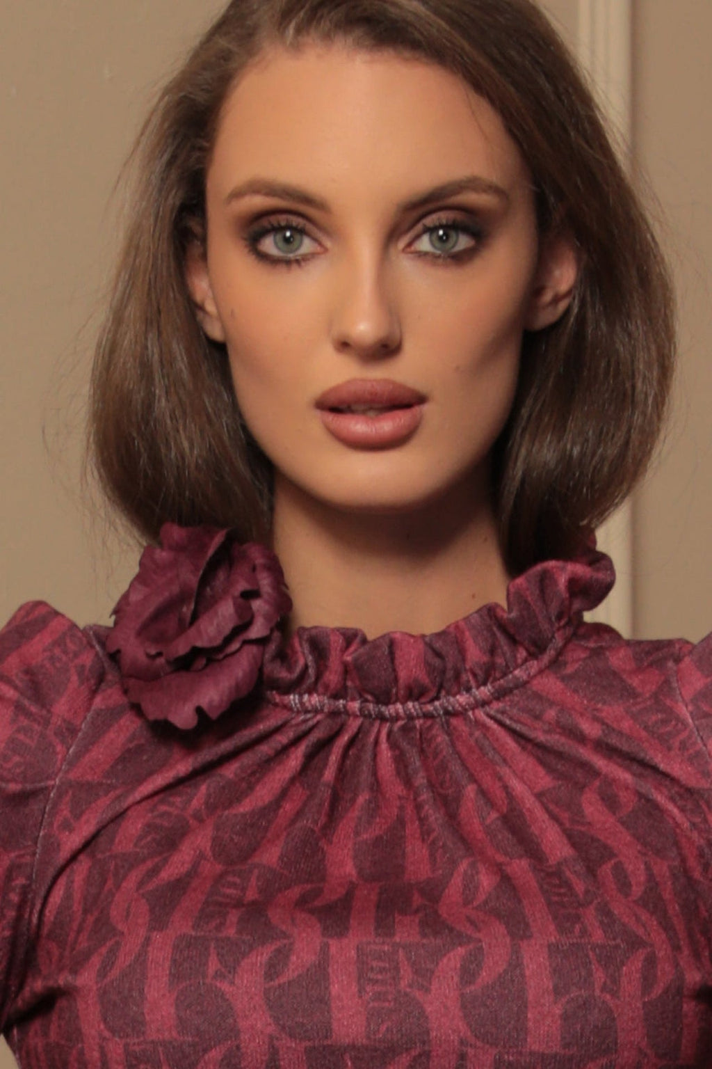 BLOUSE WITH GATHERED NECKLINE AND LOGO PRINT - BURGUNDY LOGO - Fashion Roots