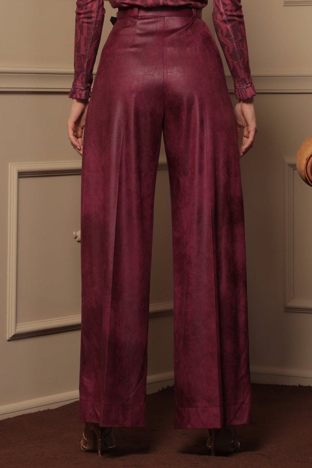 PANTALON BORDEAUX TAILLE HAUTE – ESSENTIELS