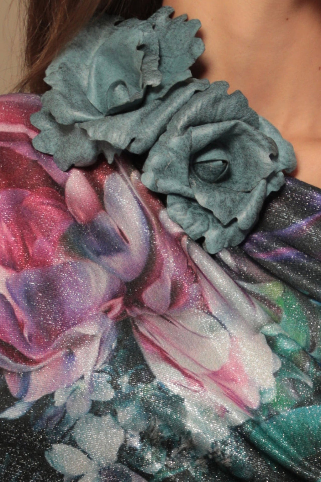 SMALL SUEDE-LOOK BLUE ROSE BROOCH JIORO РЪЧНО ИЗРАБОТЕНА БРОШКА ОТ ВЕЛУР МАЛКО ЦВЕТЕ В АЗУРНО СИНЬО JIORO