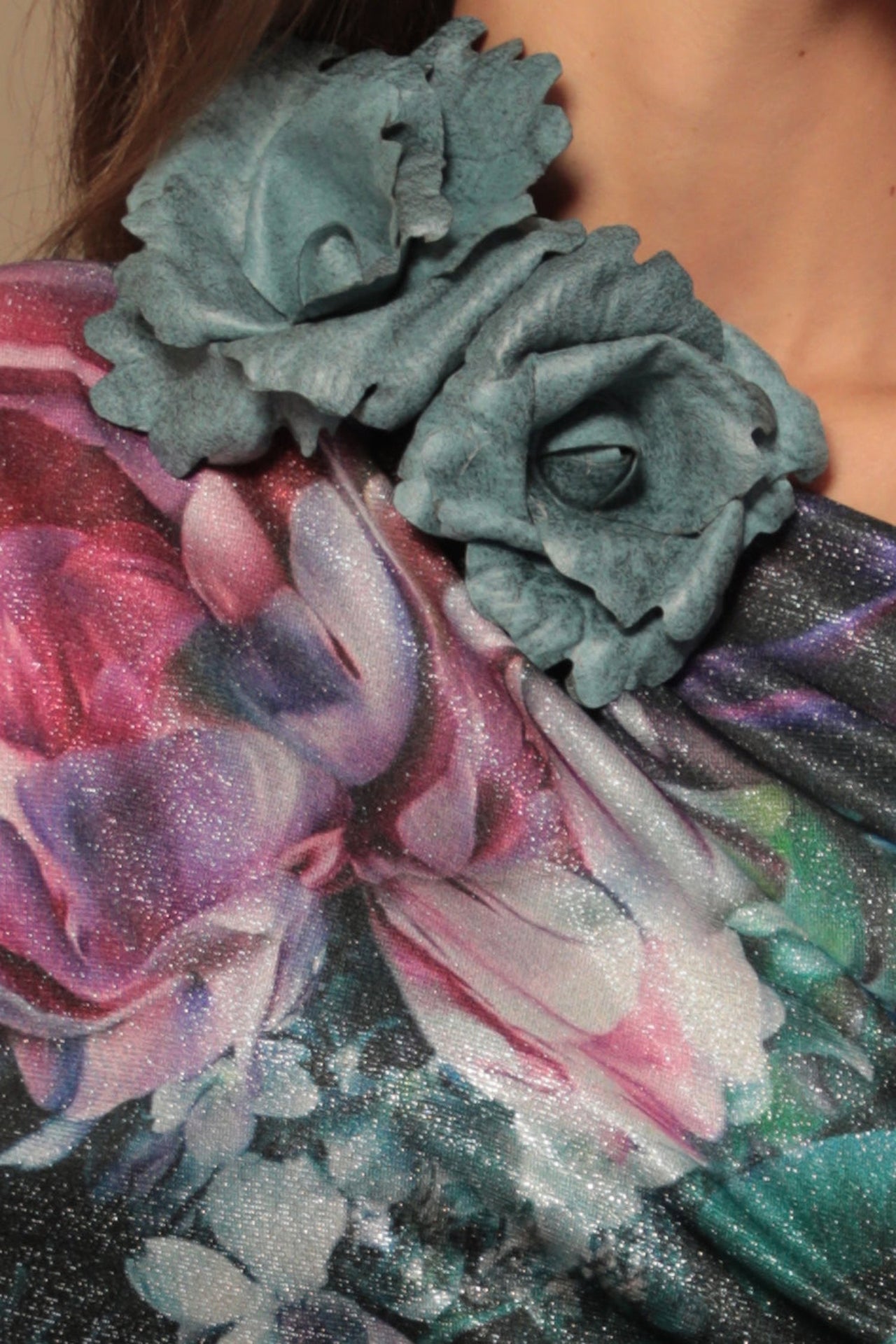 SMALL SUEDE-LOOK BLUE ROSE BROOCH JIORO РЪЧНО ИЗРАБОТЕНА БРОШКА ОТ ВЕЛУР МАЛКО ЦВЕТЕ В АЗУРНО СИНЬО JIORO