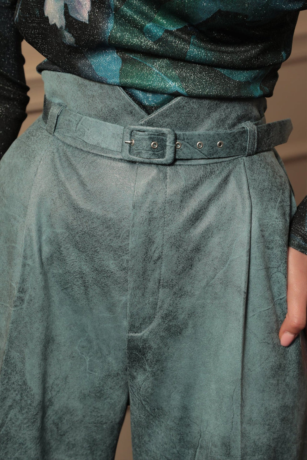 BELT IN BLUE - ESSENTIALS JIORO КОЛАН ОТ ВЕЛУР В ЦВЯТ АЗУРНО СИНЬО - ESSENTIALS JIORO