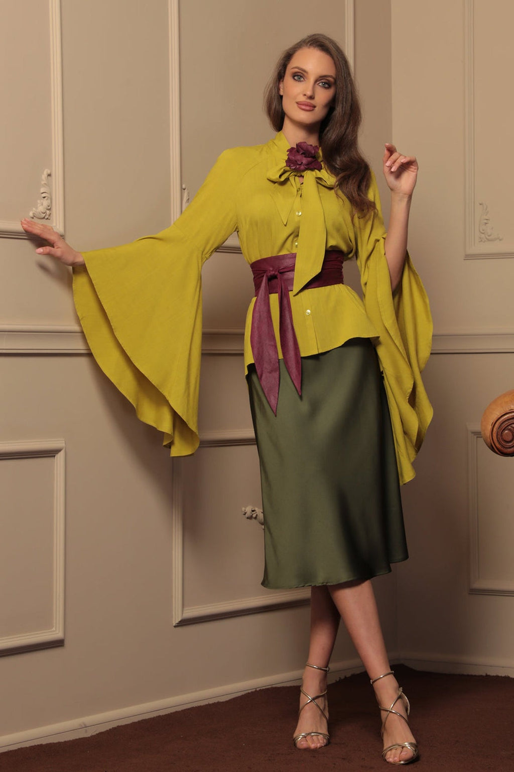 YELLOW ORCHE VISCOSE BLOUSE WITH FLARED SLEEVES - ESSENTIALS JIORO РИЗА ОТ ЗЕЛЕНА ВИСКОЗА С КЛОШ РЪКАВИ - ESSENTIALS JIORO