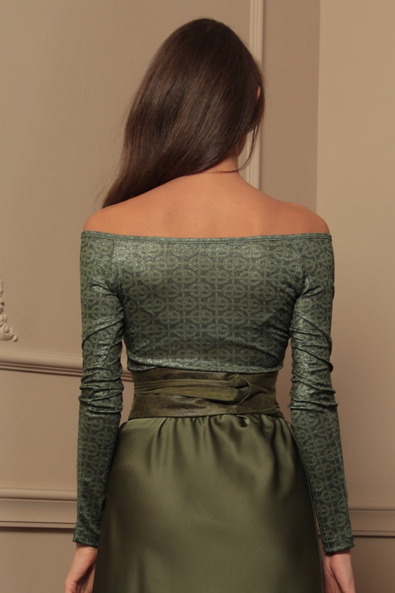 TOP WITH TWIST DETAIL AND LONG SLEEVES - EMERALD GREEN LOGO