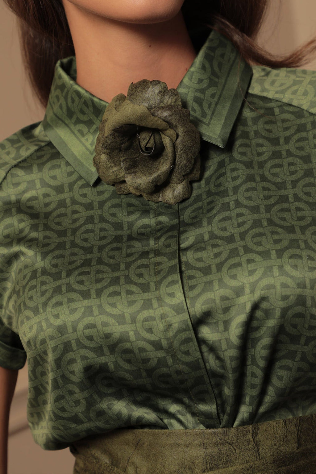 PETITE BROCHE ROSE VERTE ASPECT DAIM