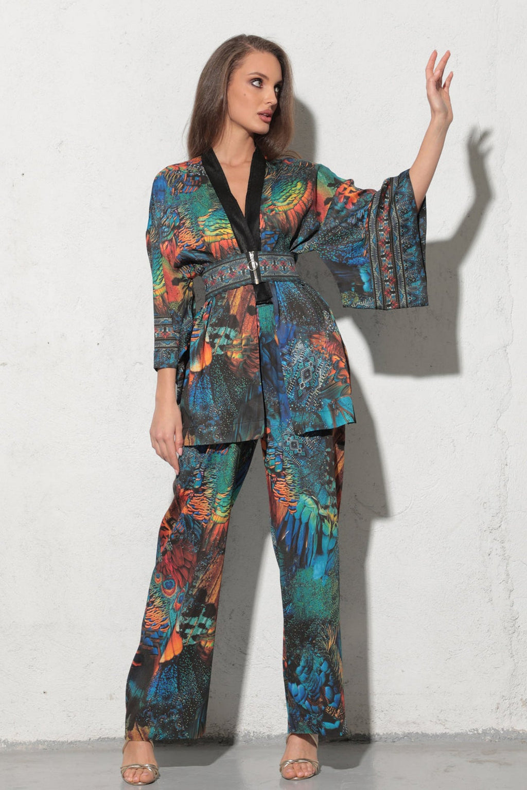 KIMONO COURT EN VISCOSE AVEC CEINTURE ÉLASTIQUE - AMAZONIA